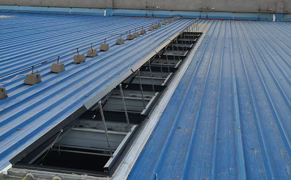 某城市大型商业综合体中庭岷县排烟窗工程